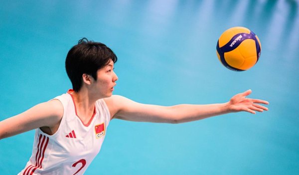 财聚配资 恭喜！中国女排又一16岁1米90新星闪耀：新版颜妮3战10次拦网
