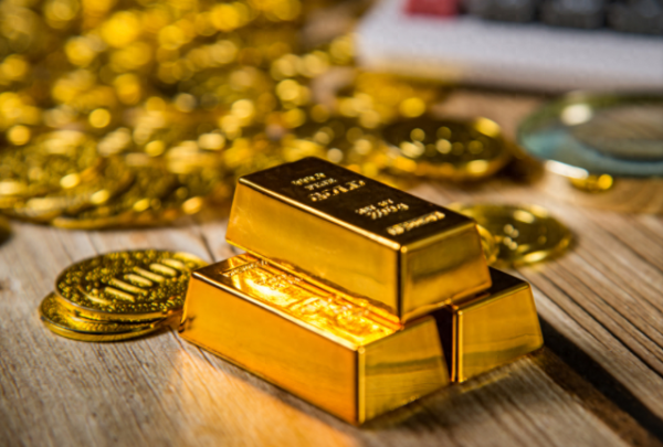 招财猫配资 金价飙升点燃黄金理财热 专家提醒：理性“上车”方为上策